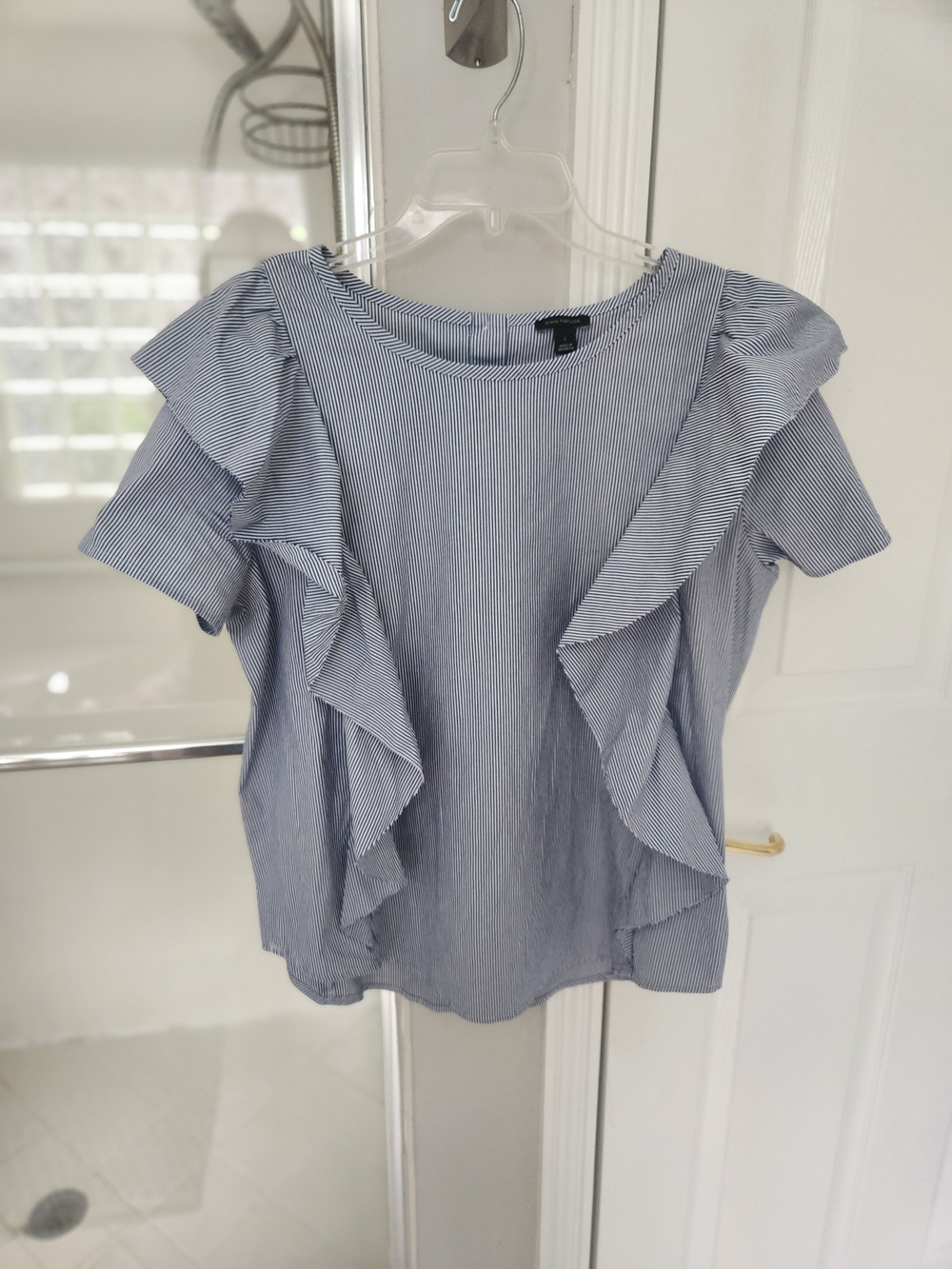Ann Taylor Size Large Blue and White Pinstripe Ruffle Sleeve Blouse